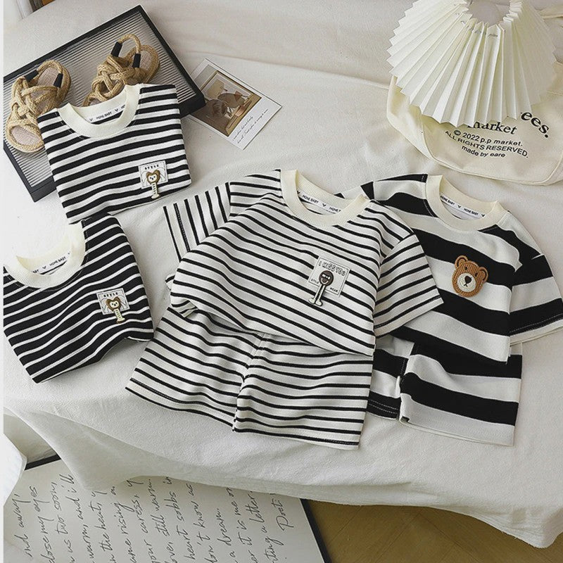 Zomer Set Kinderkleding: Gestreept T-shirt met Korte Mouwen en Short