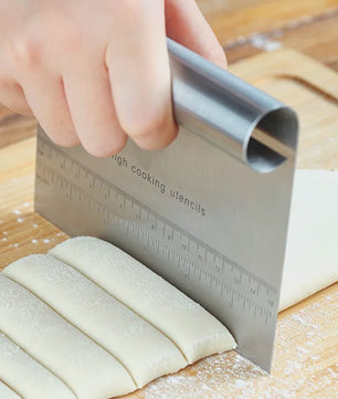 RVS Deegschraper, Pizzasnijder en Deegsnijder met Nauwkeurige Schaalverdeling - Multifunctioneel Keukengereedschap