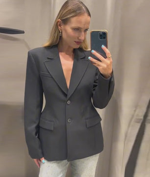 Chique Dames Blazer met Schoudervullingen en Split – Lente 2025 Collectie