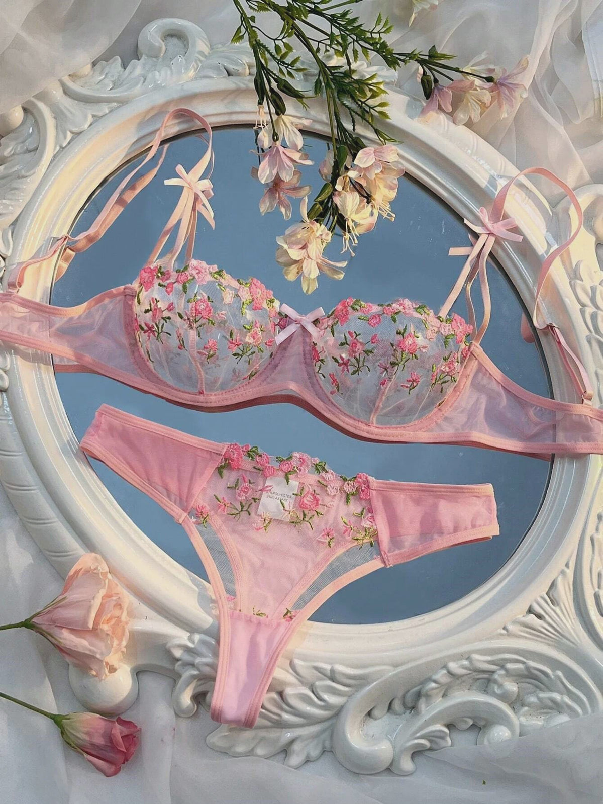 Luxe Lingerieset met Transparante Kant en Bloemenborduursel - Beha en Slip