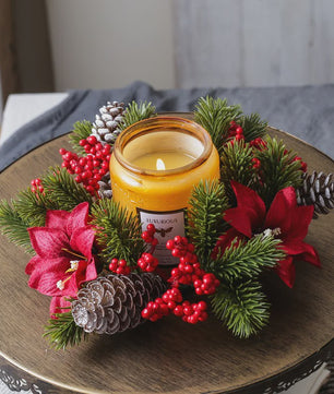 Kerstkrans met Kunstbessen, Dennenappels en Kaarsenring - Sfeervolle Tafeldecoratie voor Kerst