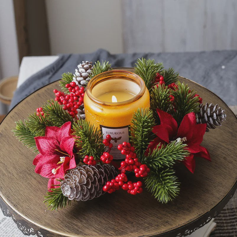 Kerstkrans met Kunstbessen, Dennenappels en Kaarsenring - Sfeervolle Tafeldecoratie voor Kerst