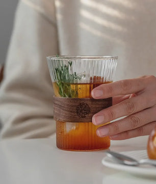 Japanse Stijl Glazen Koffiemok 350ML met Walnoothouten Sleeve - Stijlvol & Hittebestendig
