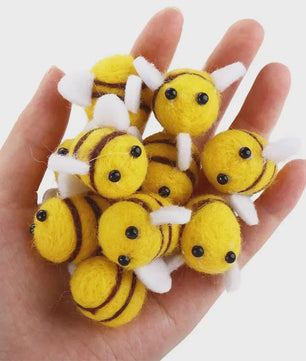 Set van 10 Kawaii Vilten Bijen - Decoratie & DIY Accessoires
