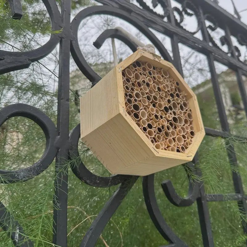 Houten Bijenhotel voor Tuin & Balkon - Vriendelijk voor Bijen en Vlinders