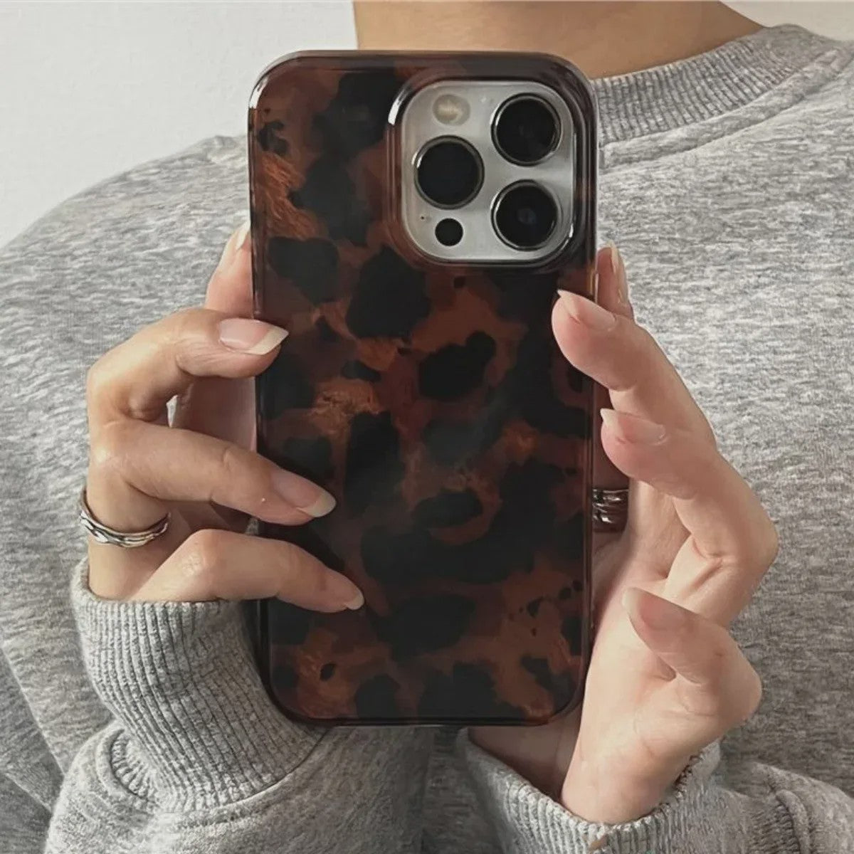 Retro Amber & Luipaard Print Hoesje voor iPhone - Stijlvolle Bescherming