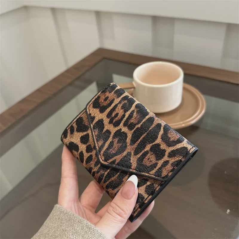 Stijlvolle Leopard Print Clutch Tas met Kaarthouder - Dames Portemonnee met Magneetsluiting