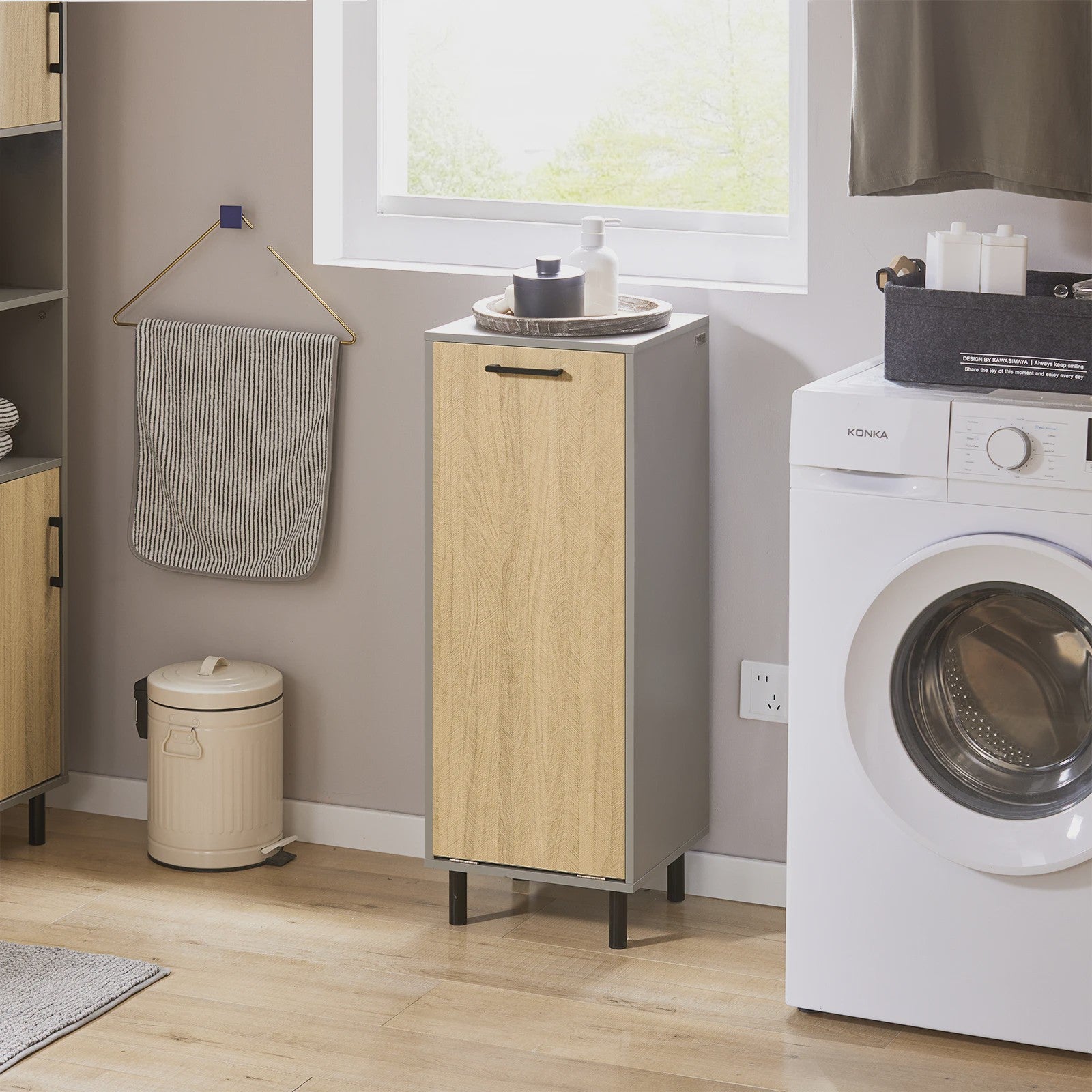 SoBuy Wasgoedkast met Uitklapbare Waszak - Badkamer Opbergkast - Natuurgrijs - 31.5x86x30cm