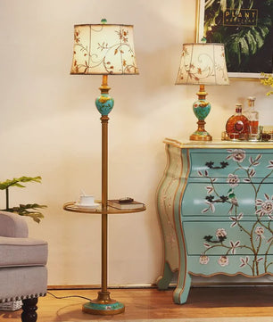Luxe Retro Vloerlamp met Stoffen Kap en Handig Bijzettafeltje