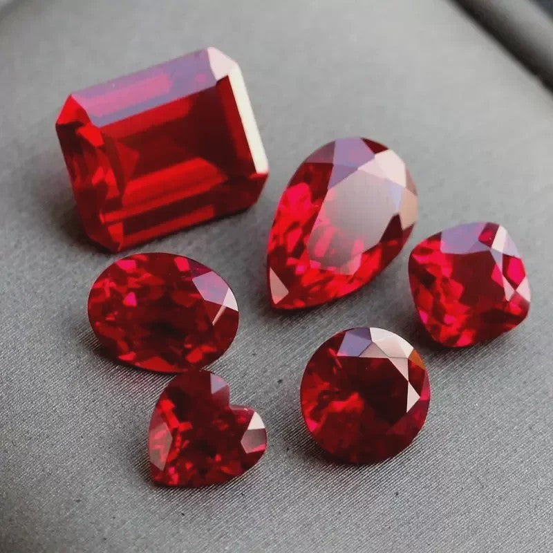 Premium Rode Robijn Edelsteen - Pigeon Blood Kleur - UV Test Geslaagd - Diverse Slijpvormen - Sieraden & Collectie
