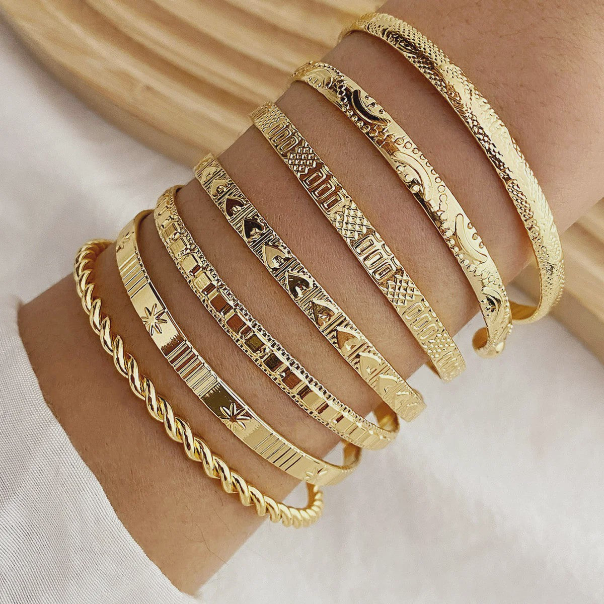 Set van 7 Gouden Punk Armbanden voor Dames - Streetwear & Goth Stijl