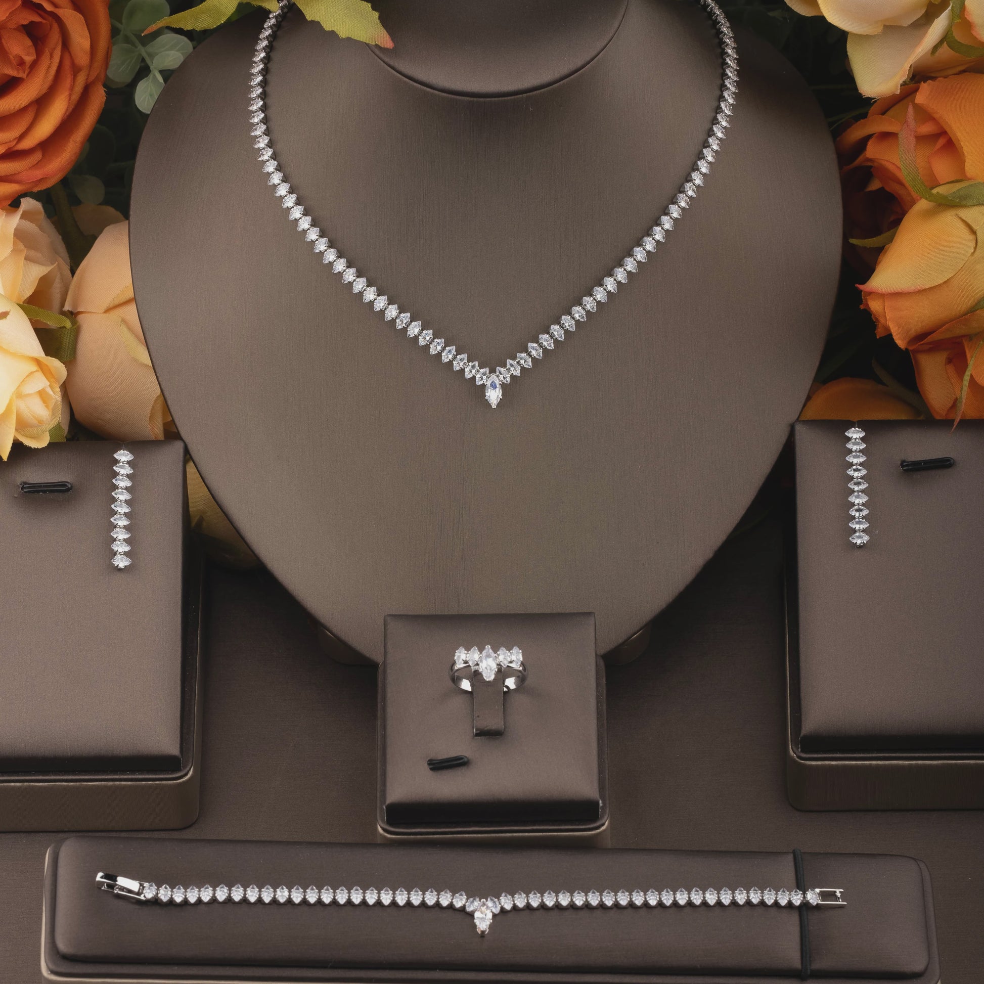 Elegante Zirkonia Sieradenset V-vorm - Perfect voor Dagelijks Gebruik en Feestjes
