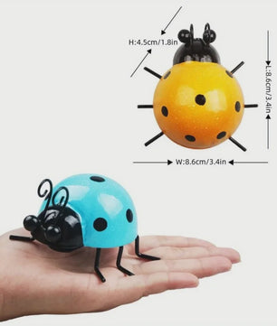Metalen Lieveheersbeestje Muurdecoratie - Charmante Decoratie voor Binnen & Buiten
