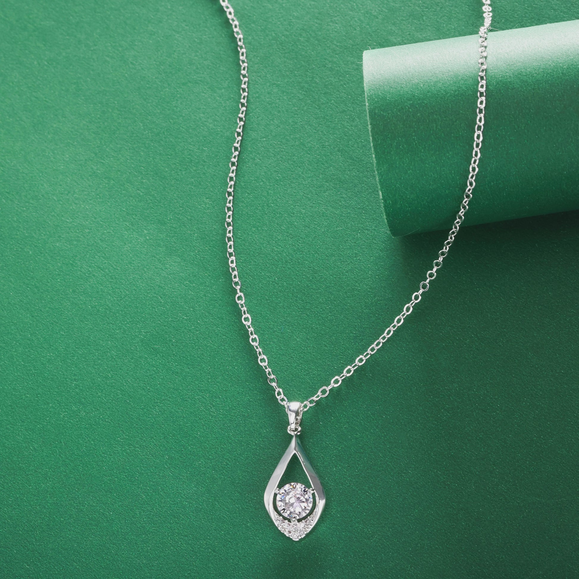 Zilveren 925 Dames Ketting met 1 Karaat Druppelvormige Moissanitehanger - Perfect Cadeau
