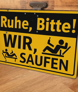 Humoristisch Duits Bier Aluminium Muurdecoratie - 'Ruhe, Bitte! WIR, SAUFEN' Vintage Metal Plaque voor Bar, Pub