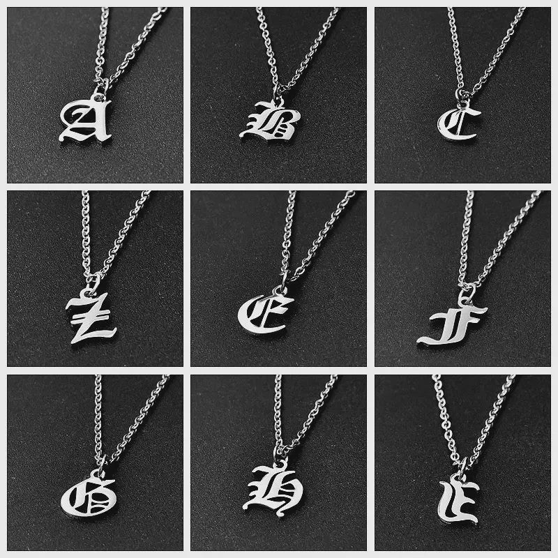RVS Initiaal Ketting met Oude Engelse Letterhanger - 26 Letters, Perfect voor Hem, Haar of als Koppelkado