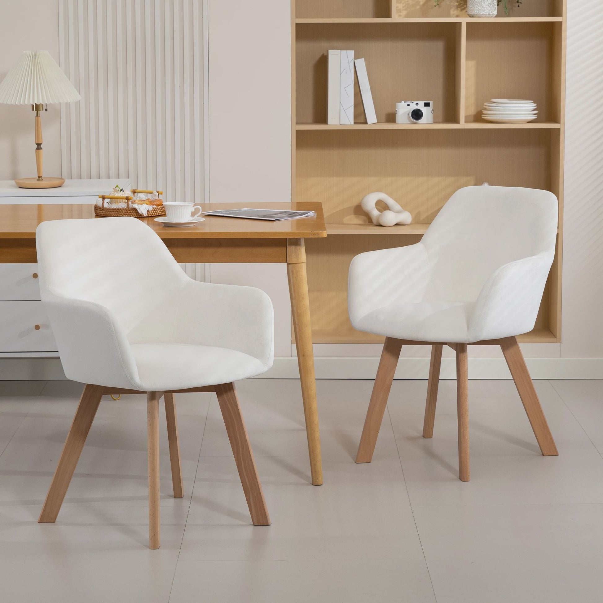 Set van 2 Crème Fluweel Armstoelen - Comfortabele Eetkamerstoelen met Houten Poten