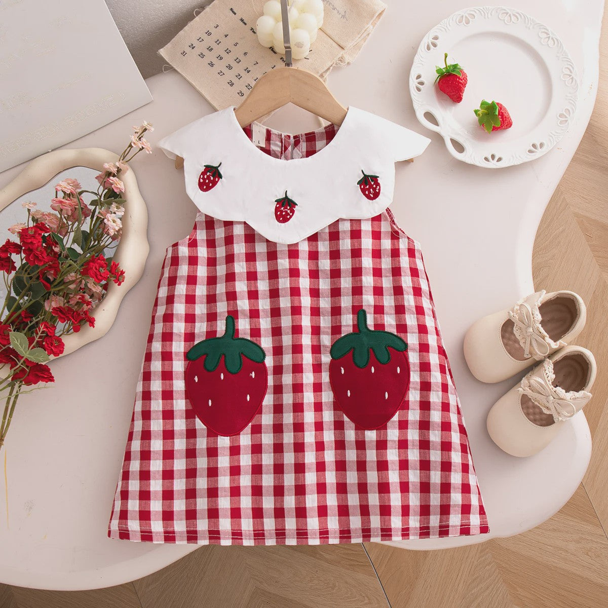 Zomerjurk Baby Meisje Rood Wit Geruit met Aardbeien - Casual en Schattig