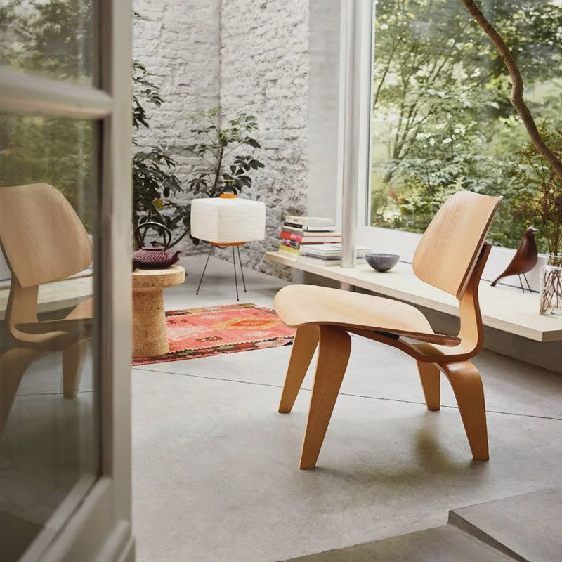 Molded Plywood Relaxfauteuil - Tijdloos Design met Houten Poten
