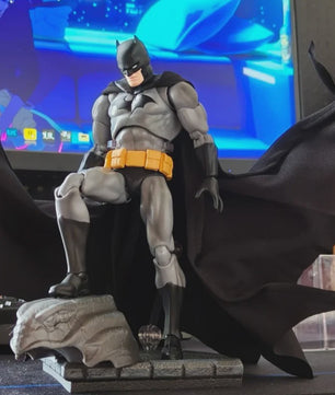 Batman Actiefiguur Mafex 126 - Justice League "Hush" Collectible Figurine