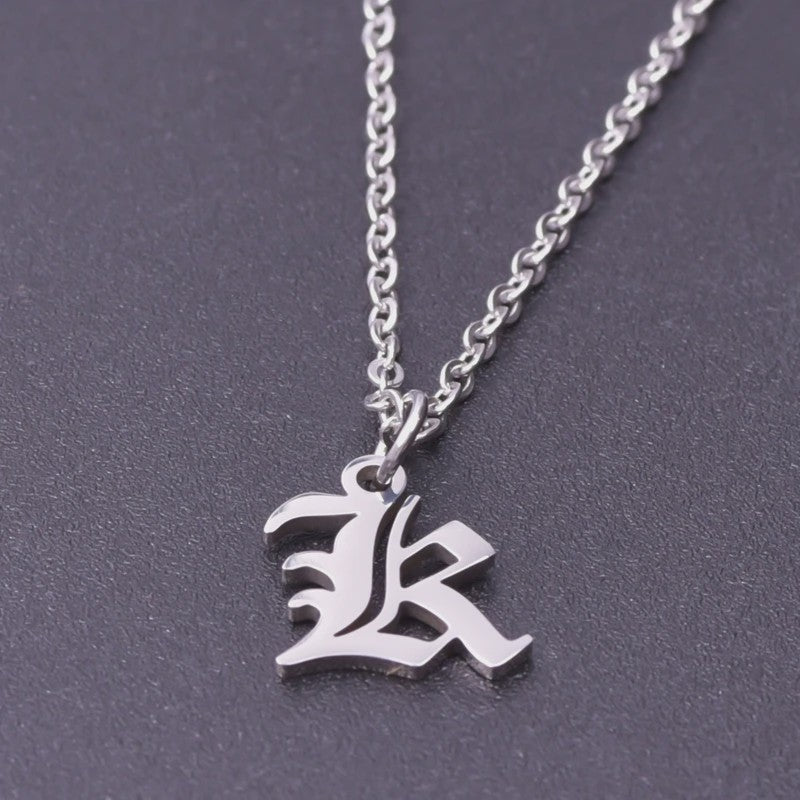 RVS Initiaal Ketting met Oude Engelse Letterhanger - 26 Letters, Perfect voor Hem, Haar of als Koppelkado