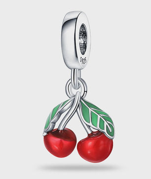 Zilverkleurige Fruit Bedels: Aardbei & Kers - Perfect voor DIY Armbanden