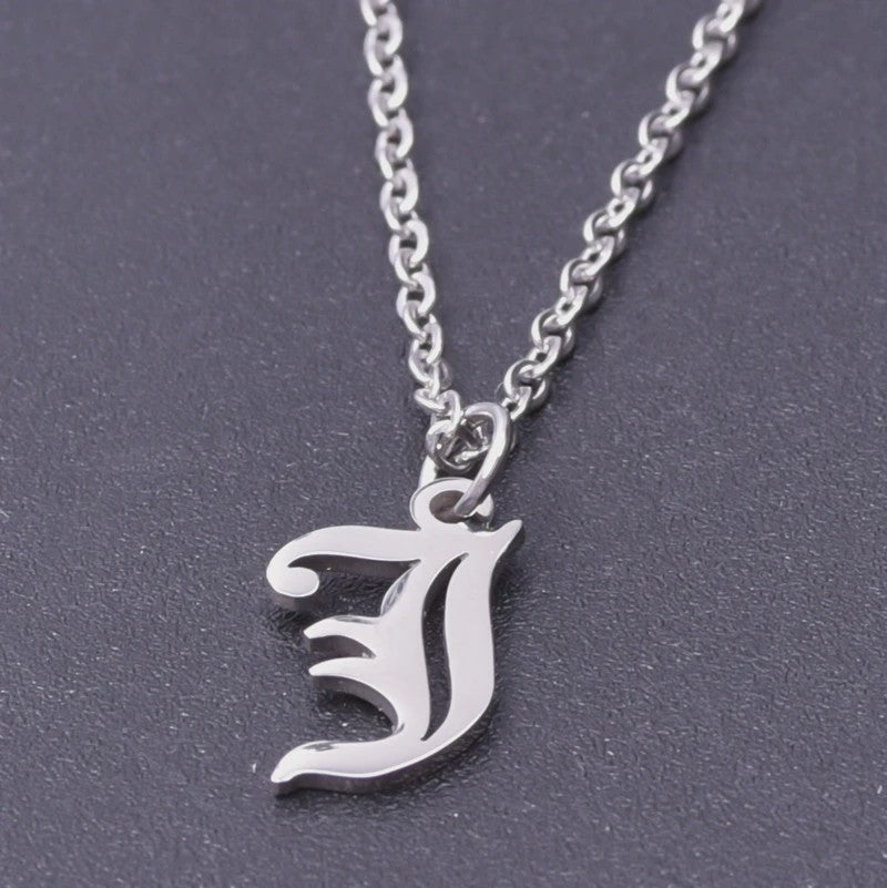 RVS Initiaal Ketting met Oude Engelse Letterhanger - 26 Letters, Perfect voor Hem, Haar of als Koppelkado