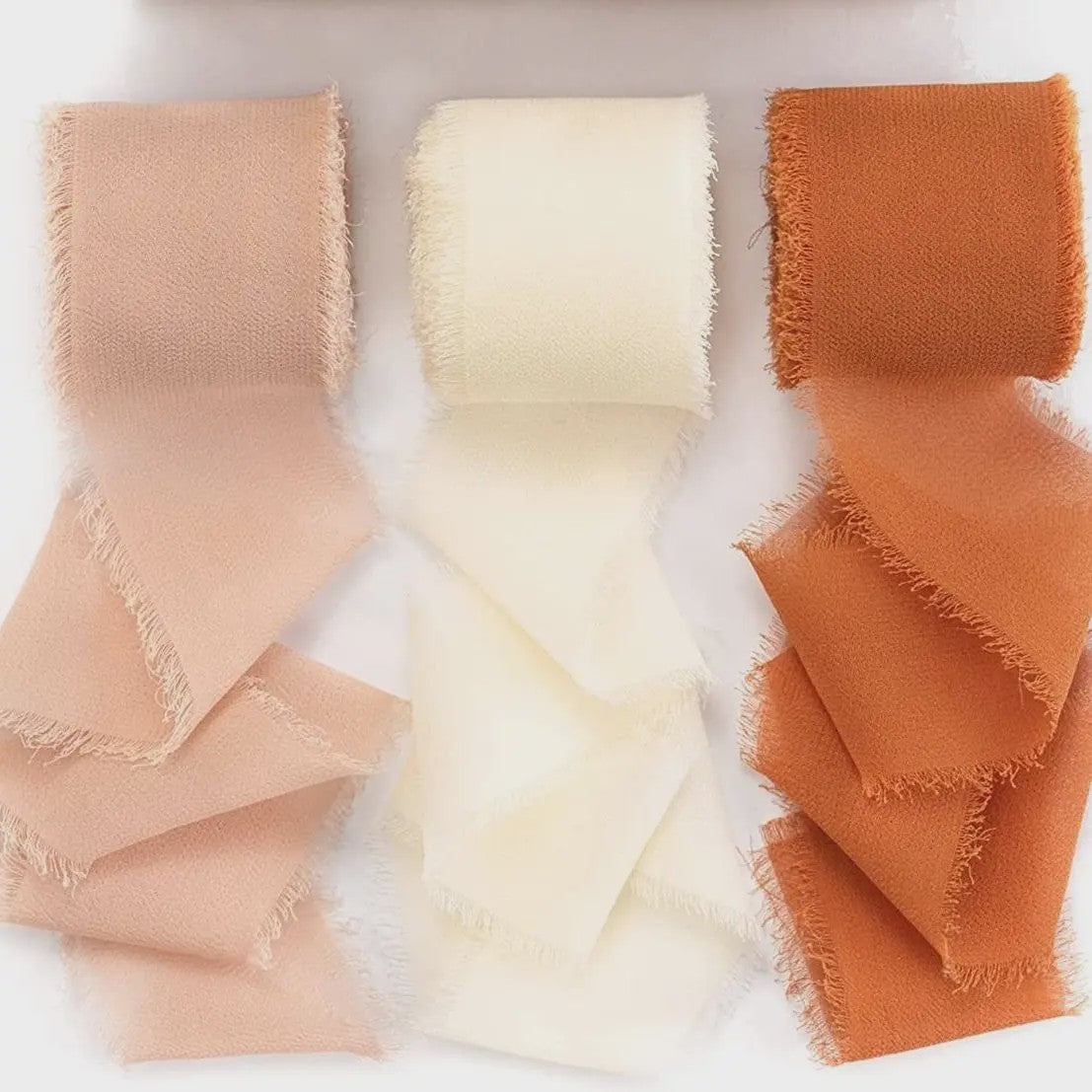 Handgemaakte Satijn Chiffon Lint Set - 3 Rollen van 5m met Rafeleffect voor Bruiloft, Cadeau & DIY Decoratie
