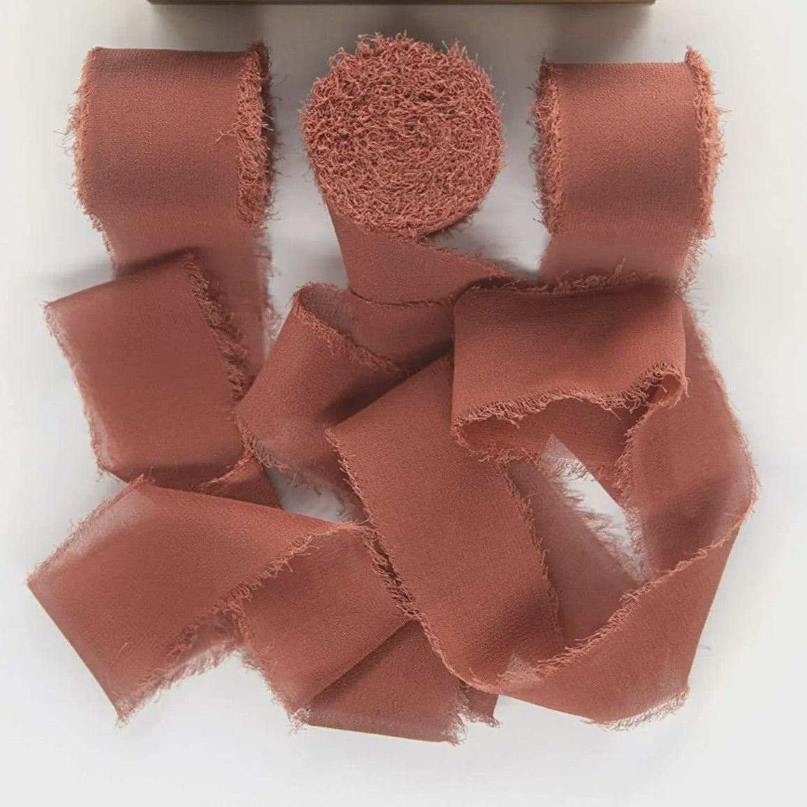 Handgemaakte Satijn Chiffon Lint Set - 3 Rollen van 5m met Rafeleffect voor Bruiloft, Cadeau & DIY Decoratie
