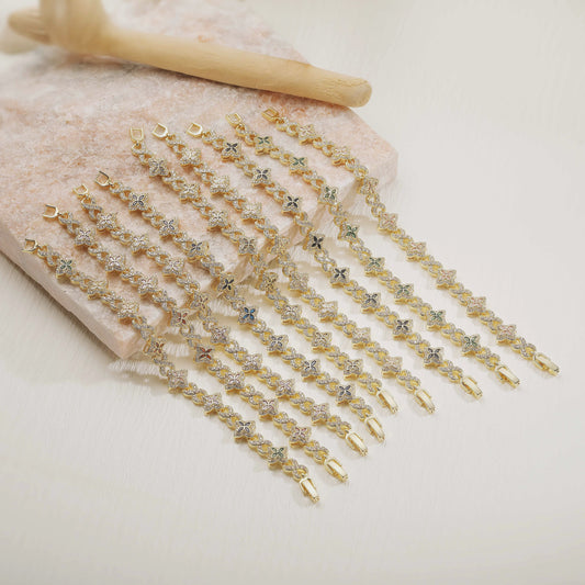 Luxe Gouden Armband met Klaver Hanger en Sprankelende Zirkonia - Dames Sieraden