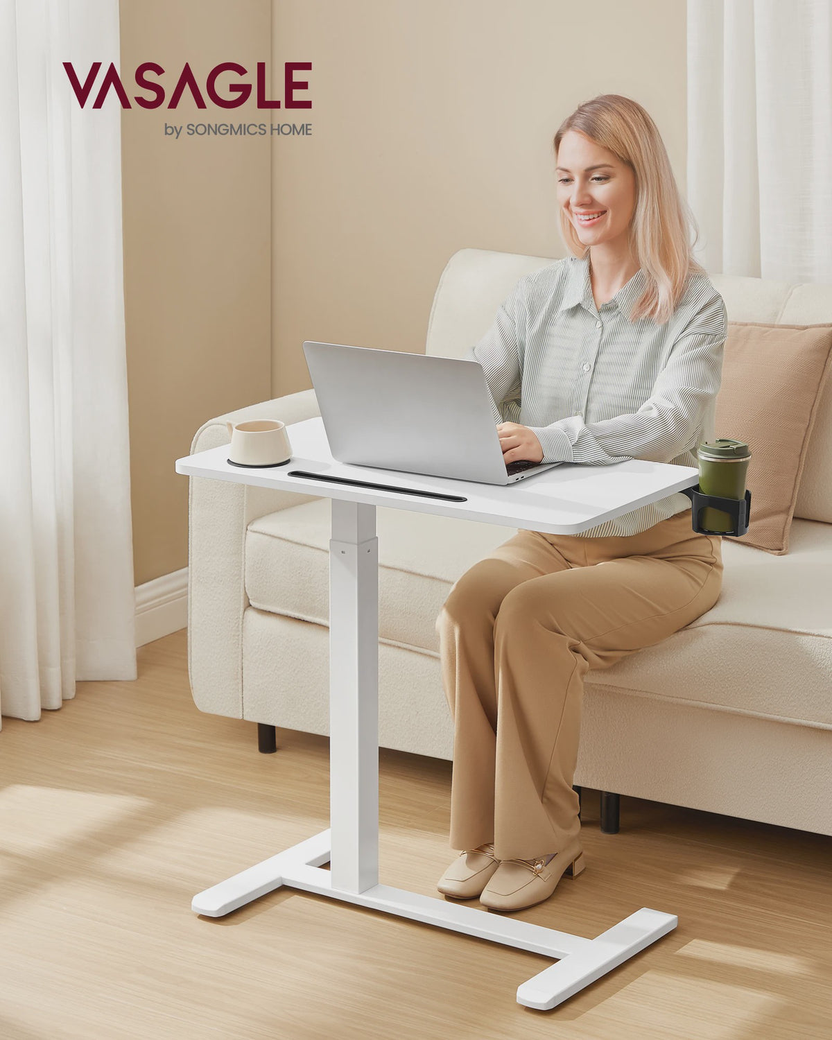 VASAGLE Mobiele bijzettafel met wielen, verstelbare hoogte, 70x40 cm, 2 bekerhouders - Ideaal als laptoptafel of bar