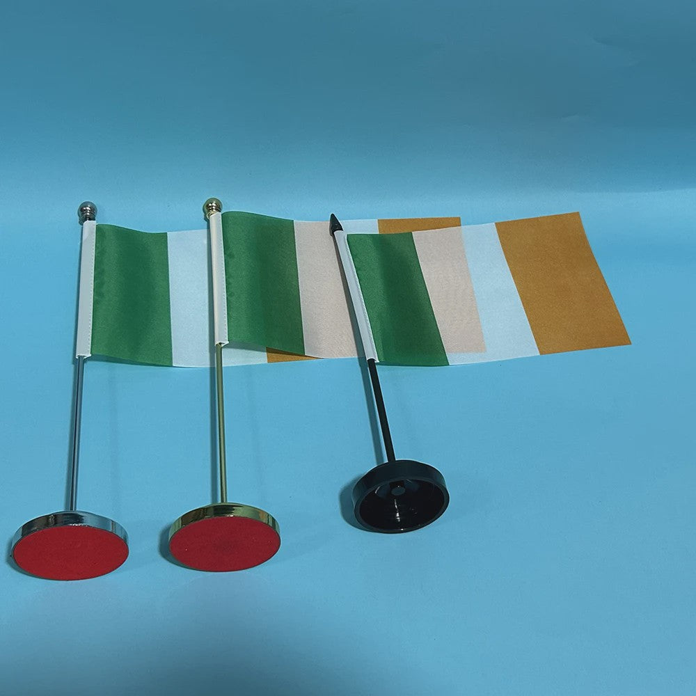 Ierse Bureauvlag 14x21cm - Polyester Vlag van Ierland voor Bureau Decoratie