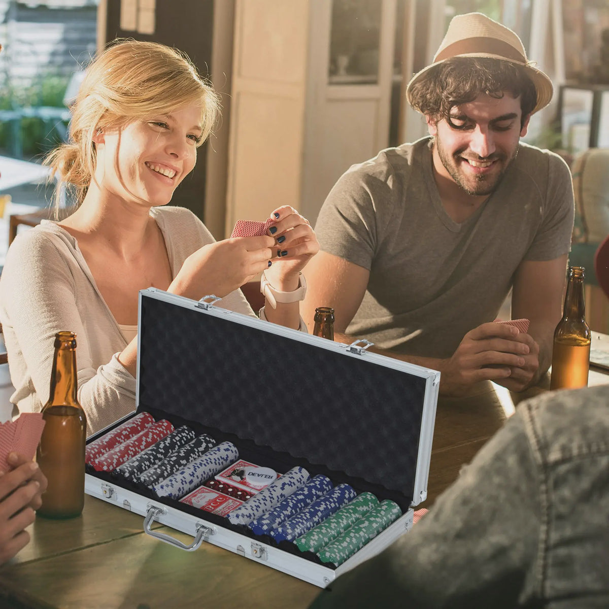 Complete Poker Set met 500 Chips, Kaarten, Dobbelstenen en Aluminium Koffer