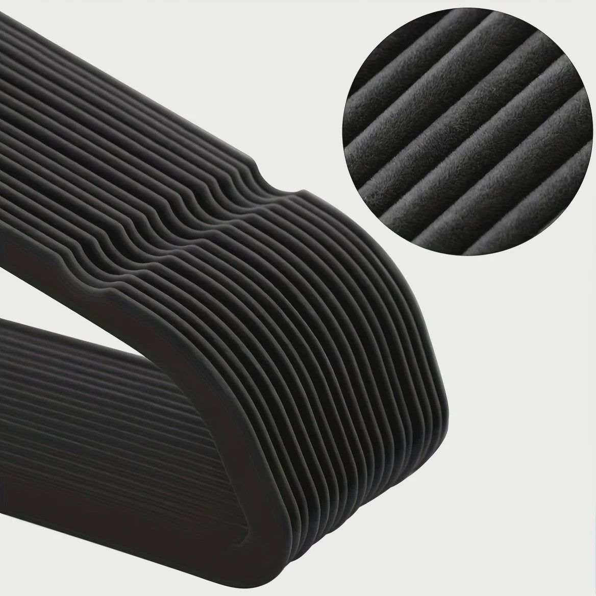 100x Zwarte Fluwelen Kledinghangers - Ruimtebesparend, Draaibaar & Antislip