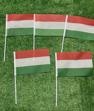 Hongaarse Vlaggetjes 14x21cm met Stok - Feest, Sport & Decoratie
