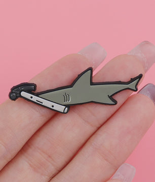 Grappige Haai Emaille Pin Broche - Unieke Accessoire voor Rugzakken, Tassen & Kleding