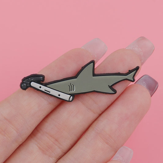 Grappige Haai Emaille Pin Broche - Unieke Accessoire voor Rugzakken, Tassen & Kleding