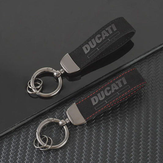 Luxe Suede Sleutelhangerhouder met Ducati Logo - Perfect Cadeau