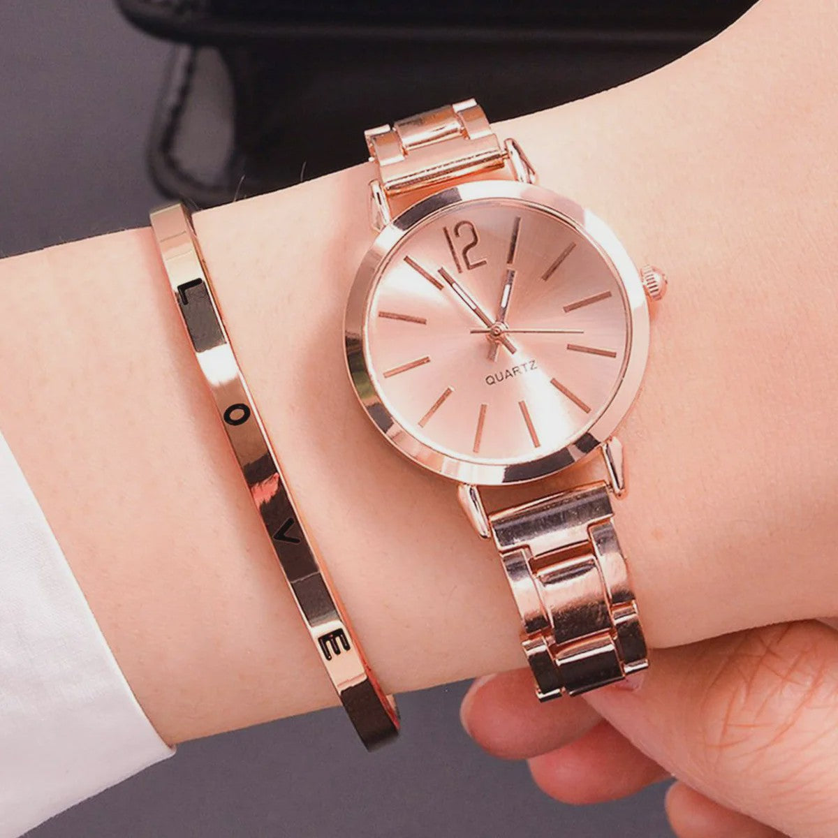 Luxe Dameshorloge Set met Minimalistische Wijzerplaat en Goudkleurige Armband - Stijlvol Quartz Polshorloge