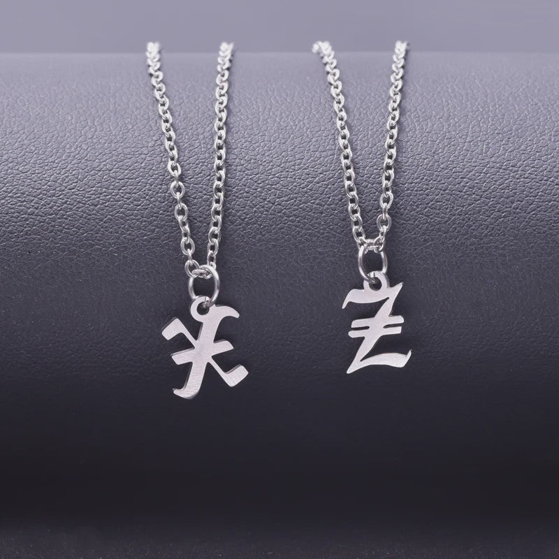 RVS Initiaal Ketting met Oude Engelse Letterhanger - 26 Letters, Perfect voor Hem, Haar of als Koppelkado