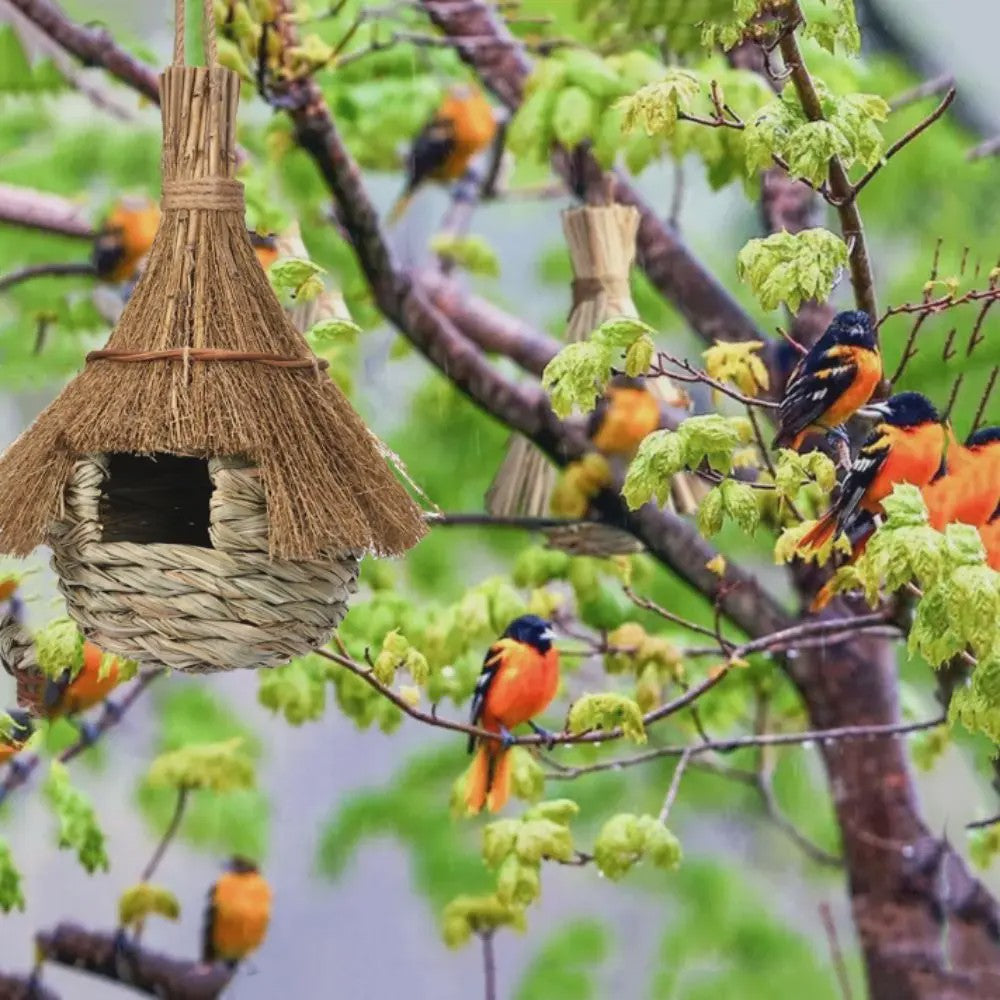 Handgeweven Riet Vogelhuisje - Natuurlijke Stro Nestkast voor Vogels, Weerbestendige Schuilplaats