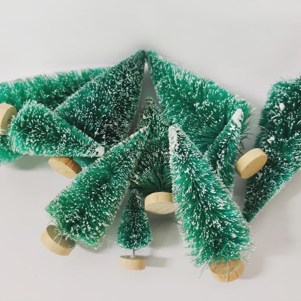 Set van 5 of 8 Mini Kerstboompjes - Tafeldecoratie met Houten Voet