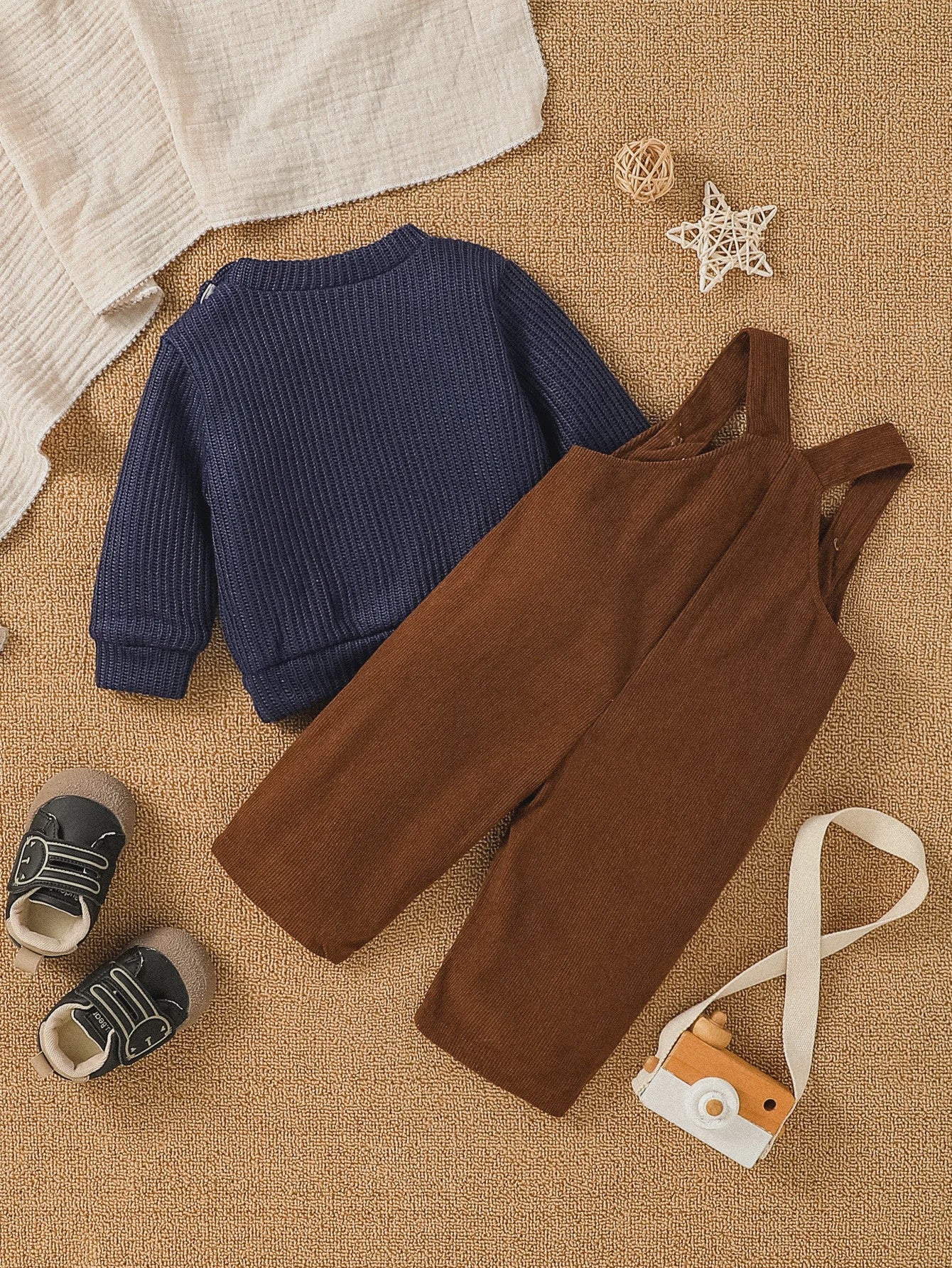 Schattige Baby Jongens Set: Sweater met Beerprint & Corduroy Overalls