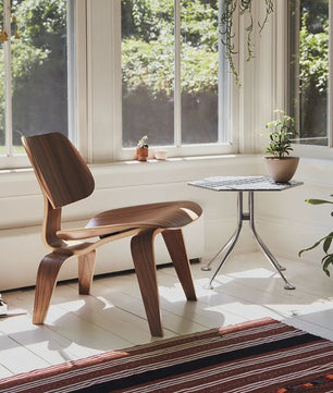 Molded Plywood Relaxfauteuil - Tijdloos Design met Houten Poten