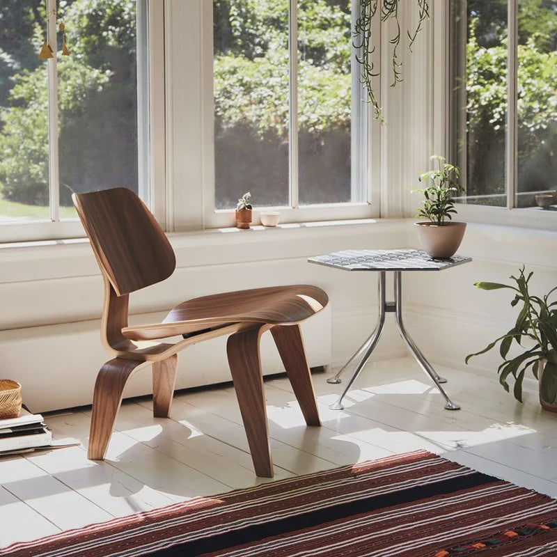 Molded Plywood Relaxfauteuil - Tijdloos Design met Houten Poten