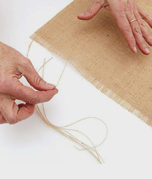 Natuurlijke Jute Tafelrunner met Franjes - Sfeervolle Decoratie voor Kerst en Bruiloft