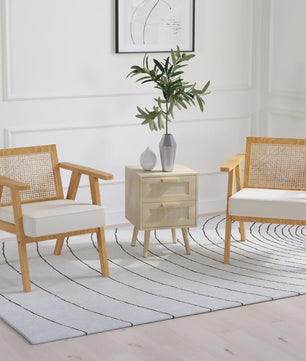 Stijlvolle Lounge Chair met Rotan Rugleuning en Houten Armleuningen - Beige