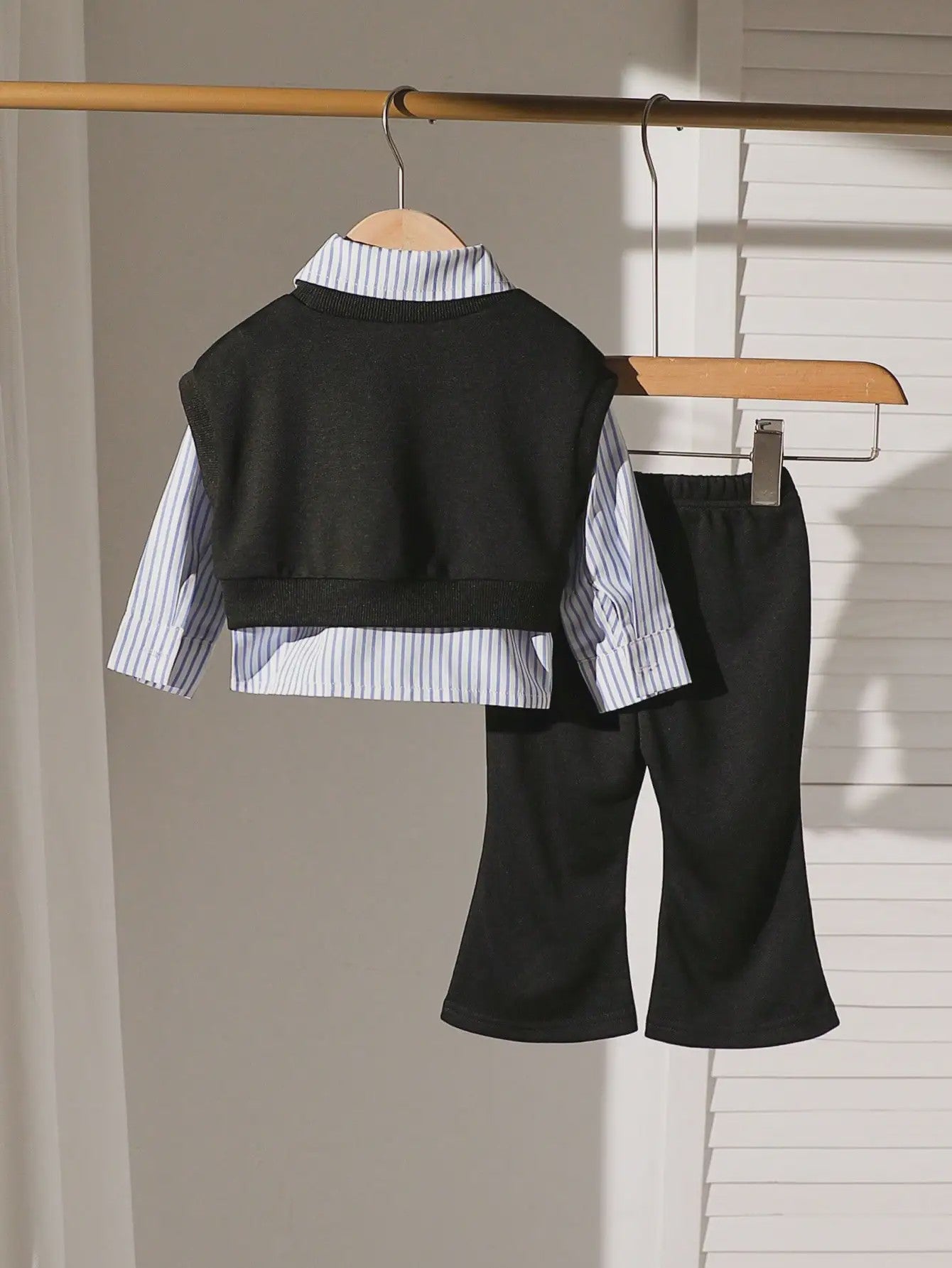 Schattige Baby Meisjes Set: Geborduurd Vest, Gestreept Shirt & Flared Broek