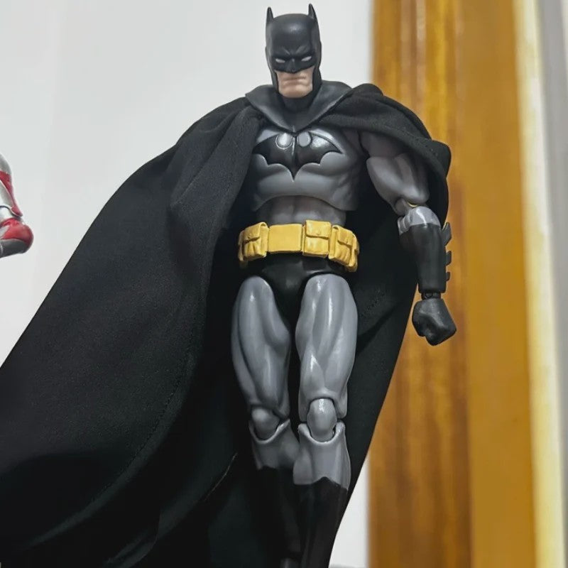 Batman Actiefiguur Mafex 126 - Justice League "Hush" Collectible Figurine