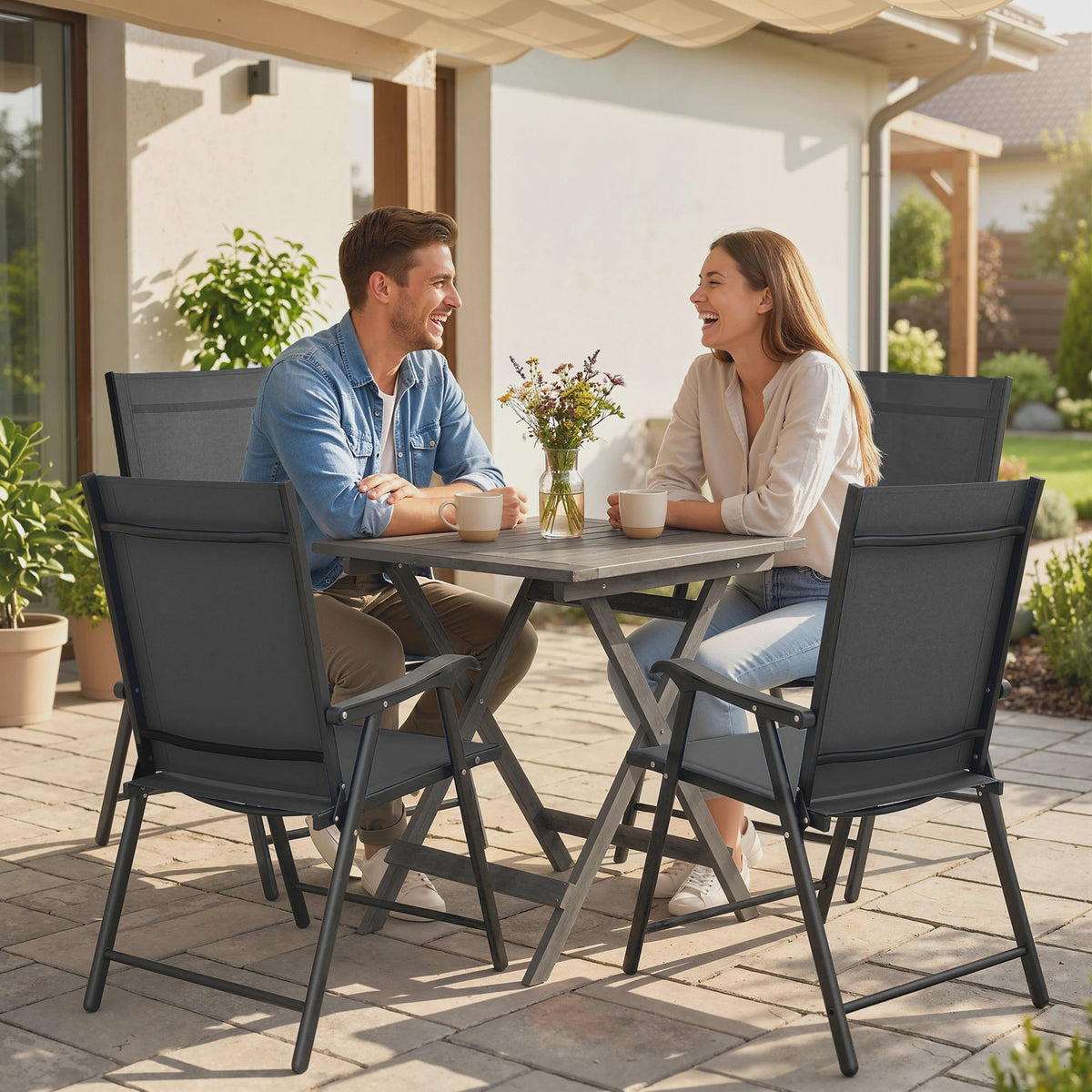 Set van 4 zwarte inklapbare tuinstoelen met stevig stalen frame en hoge rugleuning